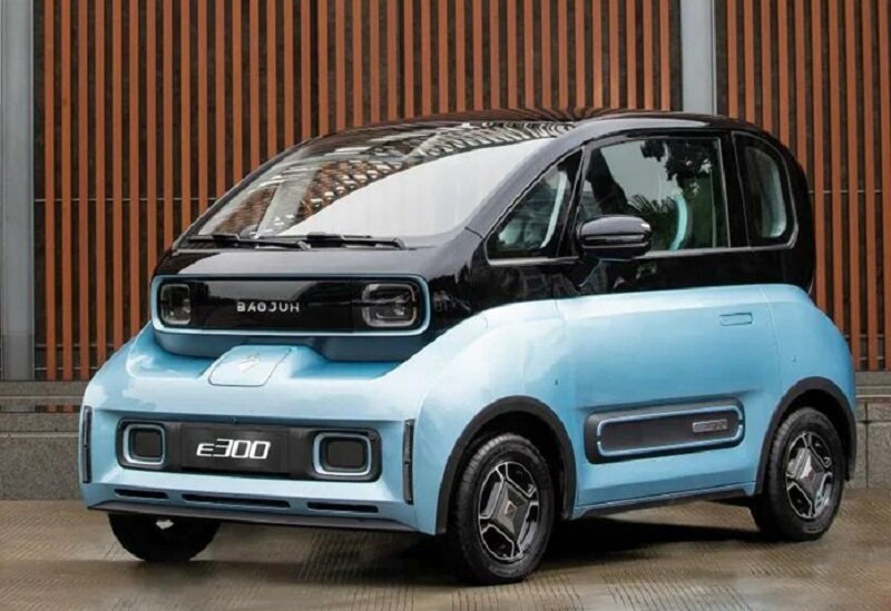 The small electric car Baojun E300 has a unique appearance and attracts all eyes