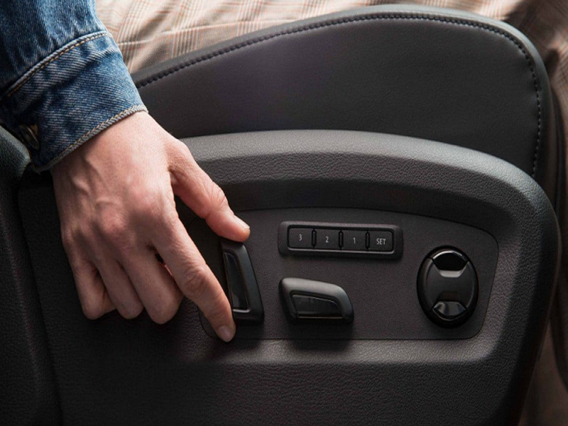 Sau khi độ ghế chỉnh điện, bạn không cần phải dùng lực tay để kéo hay đẩy ghế.