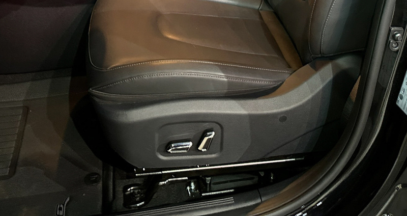 Ghế chỉnh điện 6 hướng có thể nâng và ngả ghế từ 120 đến 180 độ