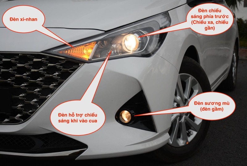 Hệ thống chiếu sáng giúp cho người lái xe dễ di chuyển vào ban đêm