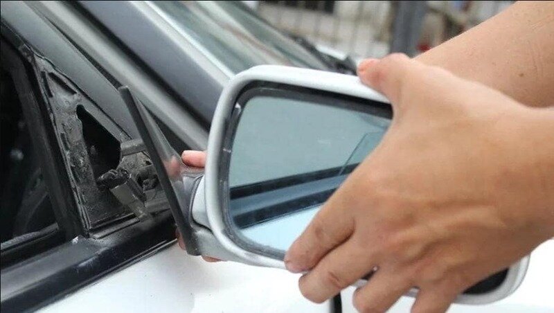 Replacing the iron bar for the rearview mirror is also a way to help you protect the mirror