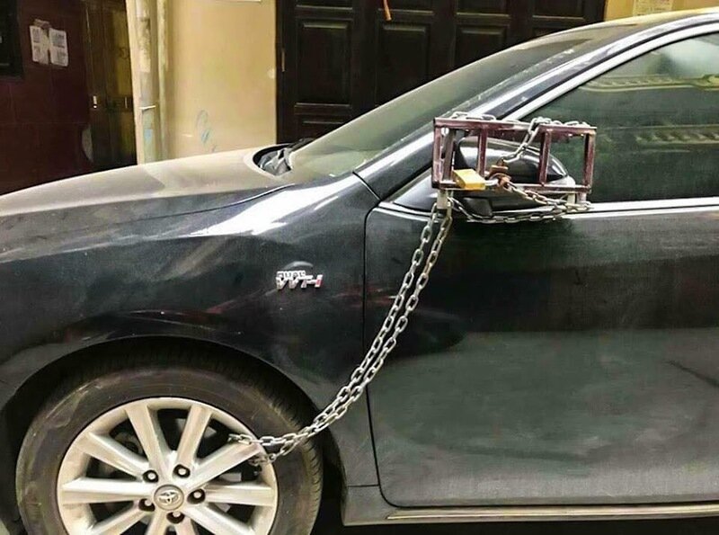 Locking the car mirror chain along with the wheel is used by many car owners