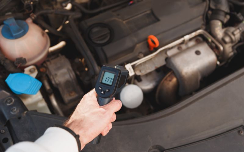Nhiệt độ động cơ tăng cao cũng là dấu hiệu cho thấy bộ giảm thanh gặp vấn đề