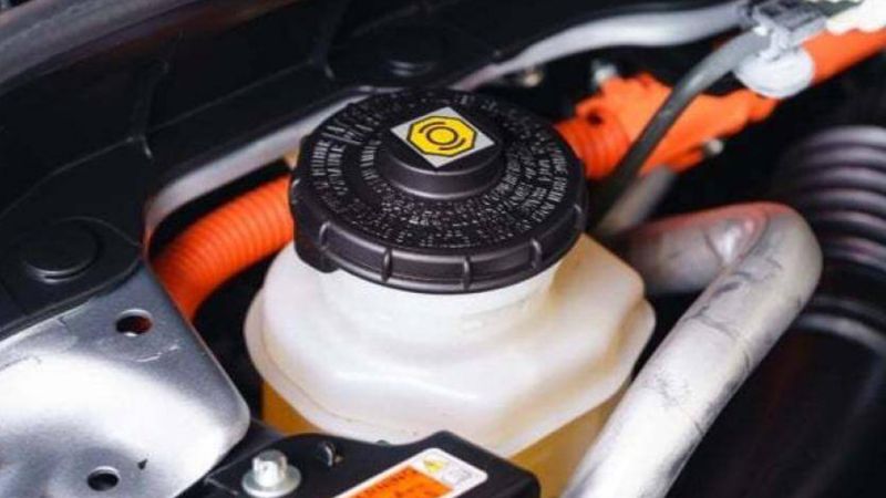 Dầu trợ lực lái tạo áp suất giúp quay bánh xe