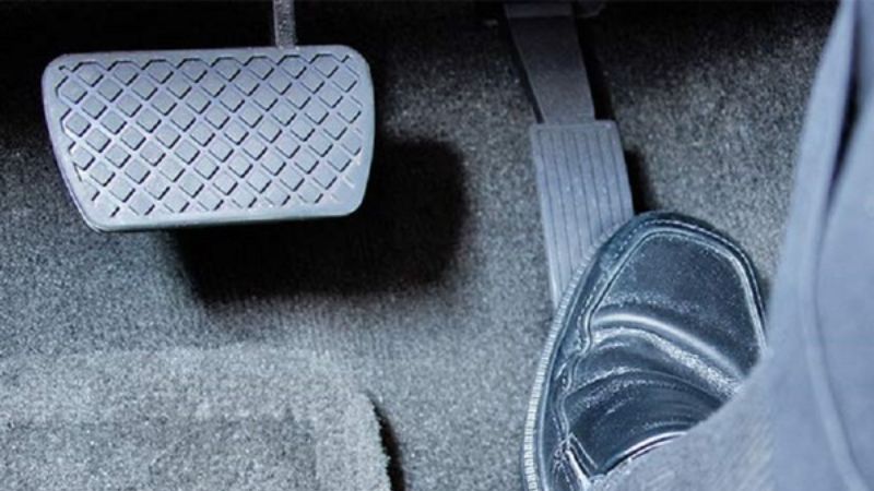 Hỏng cáp hoặc kết nối giữa các bộ phận là nguyên nhân khiến cảm biến bàn đạp ga lỗi 