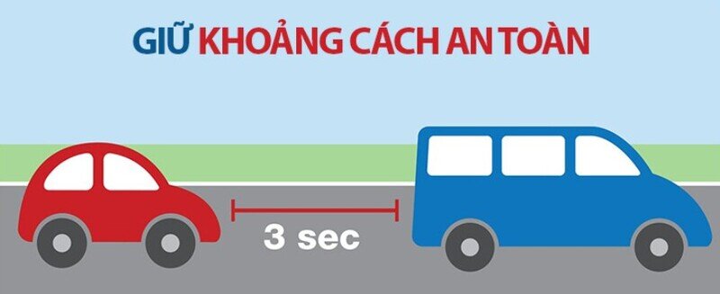 Bạn cần lưu ý giữ khoảng cách an toàn với các xe khác