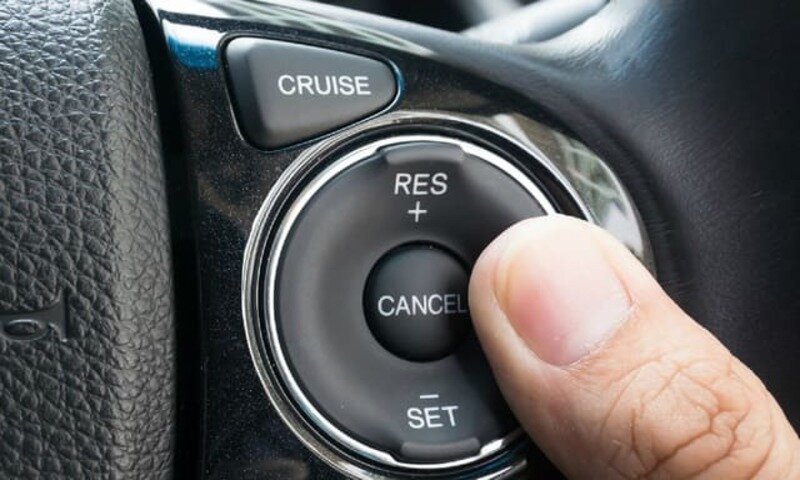 Cruise control hoạt động dựa trên duy trì tốc độ ổn định cho phương tiện