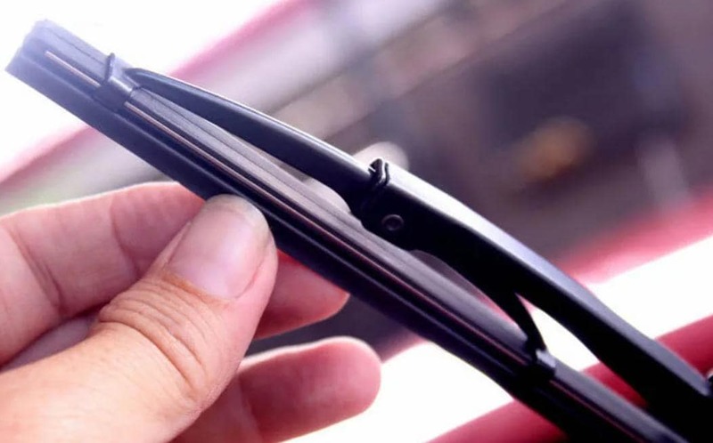 Cần gạt mưa 3 khúc