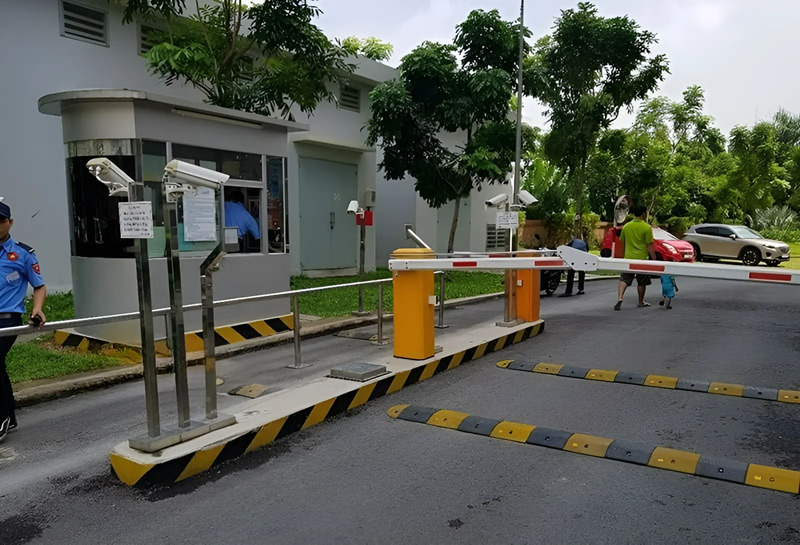 Barie tự động có khả năng tự đóng mở thanh chắn