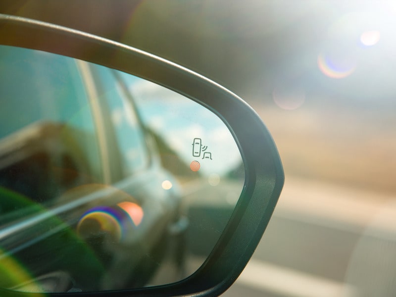 Nên hay không nên lắp đặt hệ thống BSM cảnh báo điểm mù