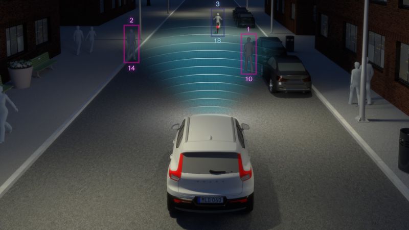 Hệ thống cảnh báo va chạm hoạt động bằng cách thu thập thông tin và tín hiệu