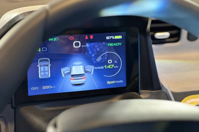 Màn hình hiển thị là một phần quan trọng trong hệ thống giải trí ô tô điện