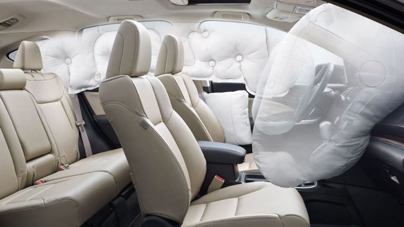 Lắp túi khí ô tô mới