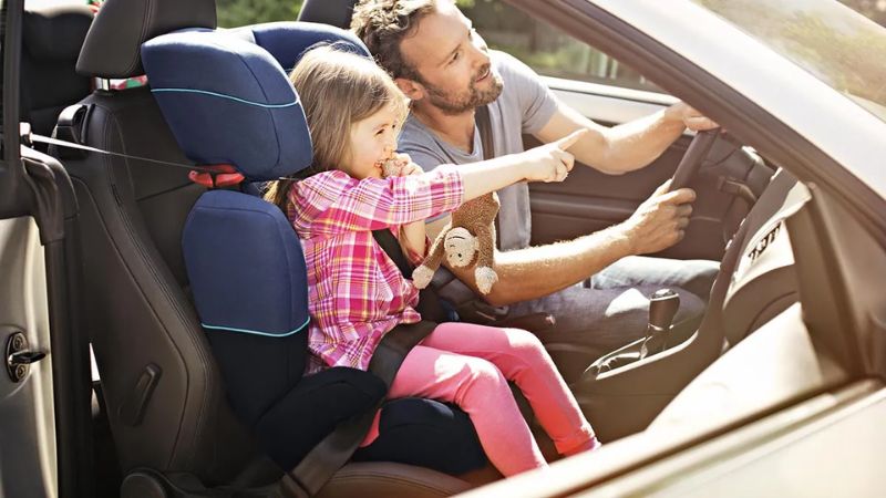 Không cho trẻ dưới 12 tuổi ngồi ghế trước