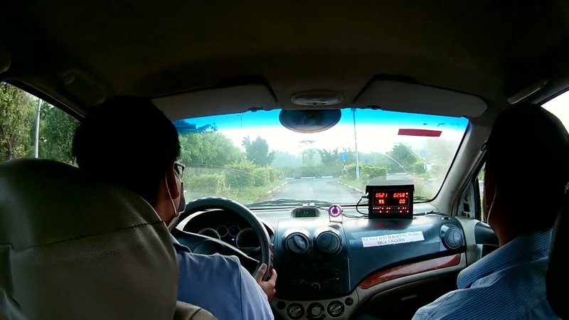 Phần thi này nhằm đánh giá trình lái xe của thí sinh trong điều kiện giao thông thực tế