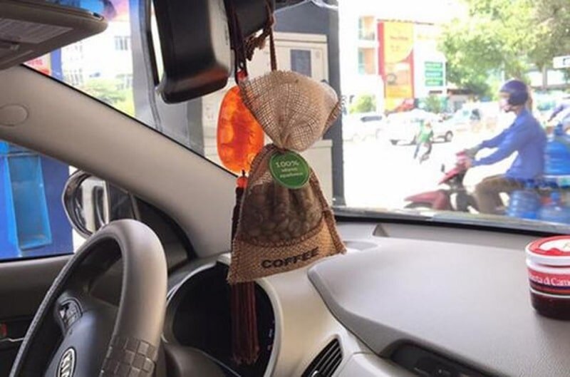 How to remove new car odors with roasted coffee