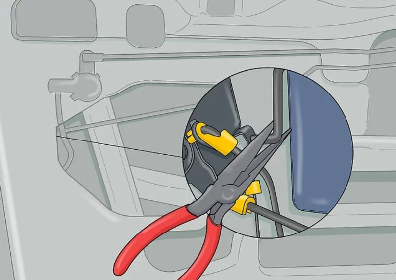 Giữ chặt kìm và lắc lư thanh khóa đến khi hoạt động trơn tru