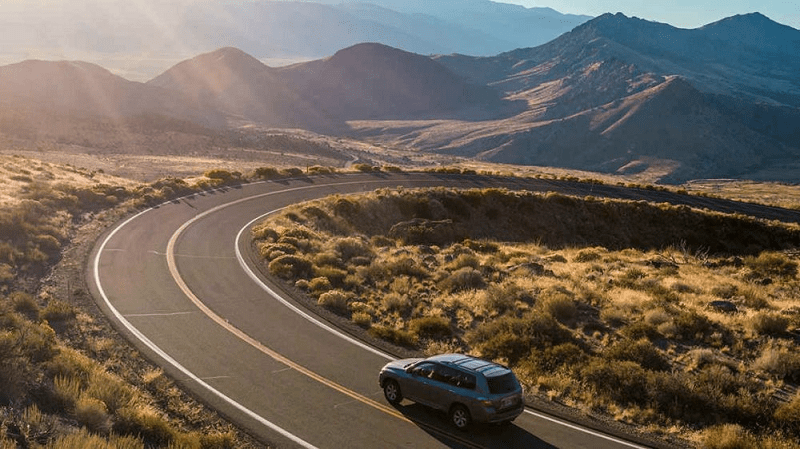 Giảm tốc độ khi lái xe đường đèo ở khúc cua