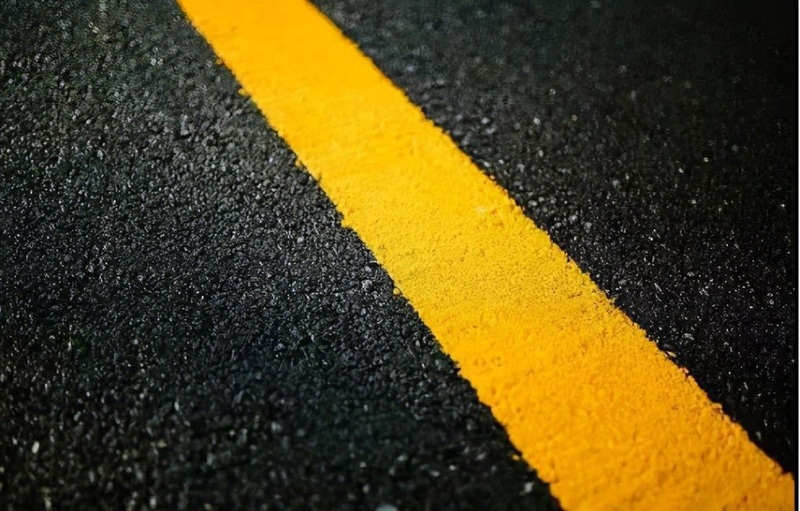 Vạch vàng đơn nét liền sẽ phân chia rõ ràng các làn xe chạy ngược chiều