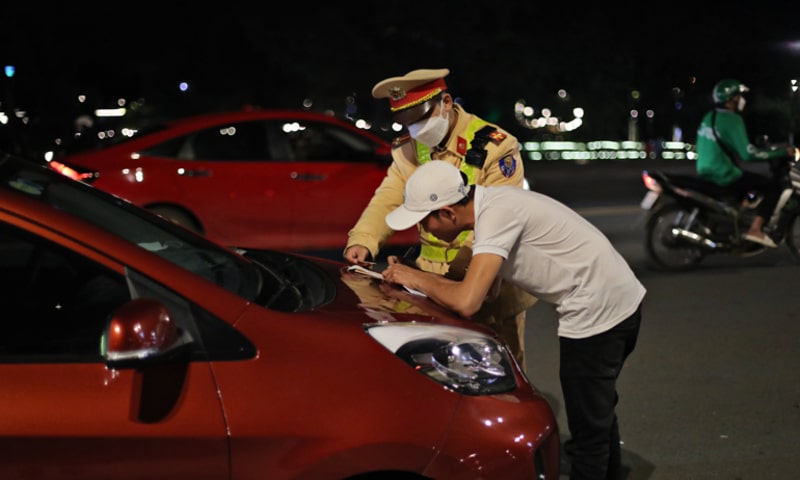 Vi phạm lỗi nồng độ cồn ô tô có bị giữ xe không?