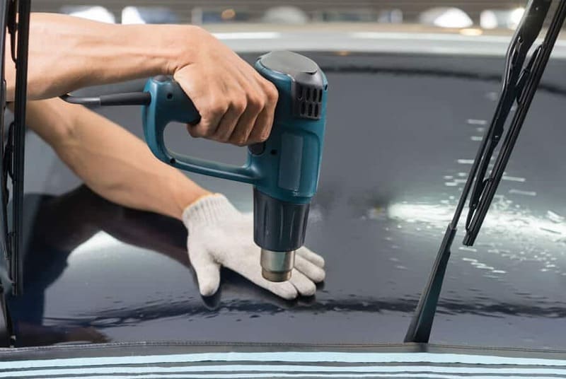 Công nghệ nhuộm màu ít được sử dụng bởi khả năng chống tia hồng ngoại thấp hơn những loại khác