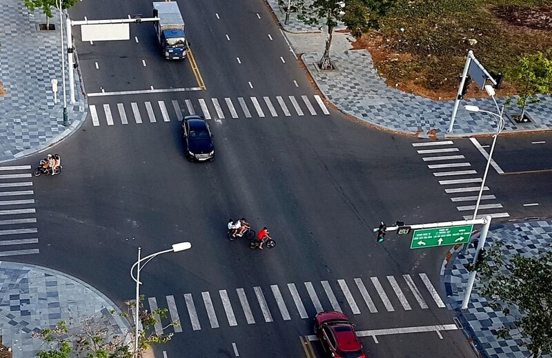 Các giao lộ không có đèn tín hiệu là nơi bạn nên áp dụng quy tắc 1 - 2 - 1