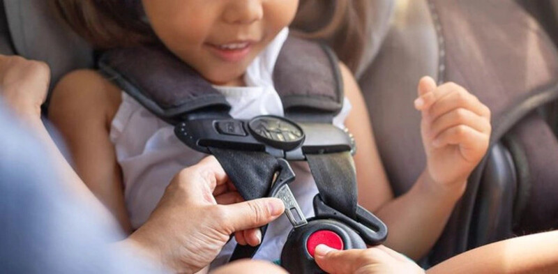 Trẻ em dưới 12 tuổi không nên ngồi ở ghế phía trước để đảm bảo an toàn 