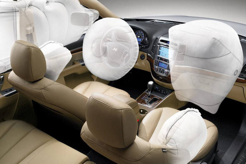 The car airbag sensor system minimizes the risk of injury to the driver and passengers in the event of a traffic accident.