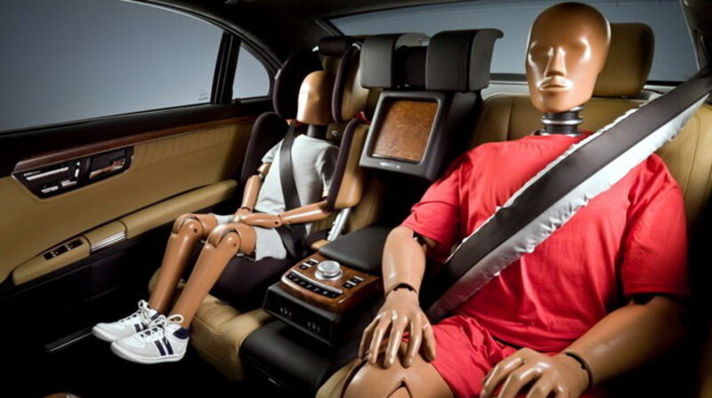 Airbags on seat belts reduce damage to the chest in car accidents 