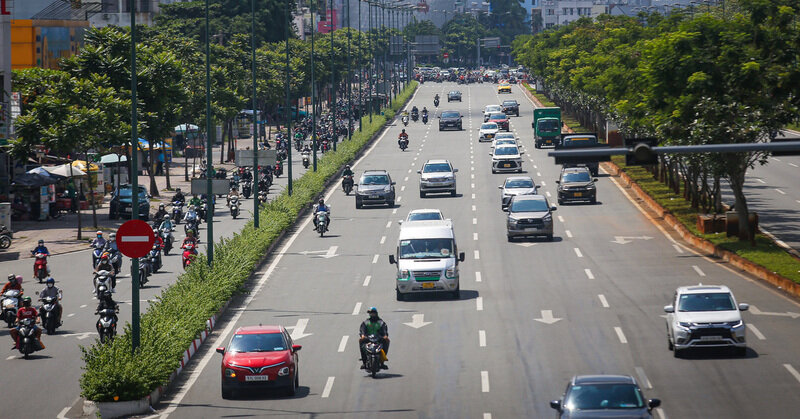 Với tốc độ lưu thông từ 60 - 80 km/h thì khoảng cách an toàn tối thiểu được quy định là 55m