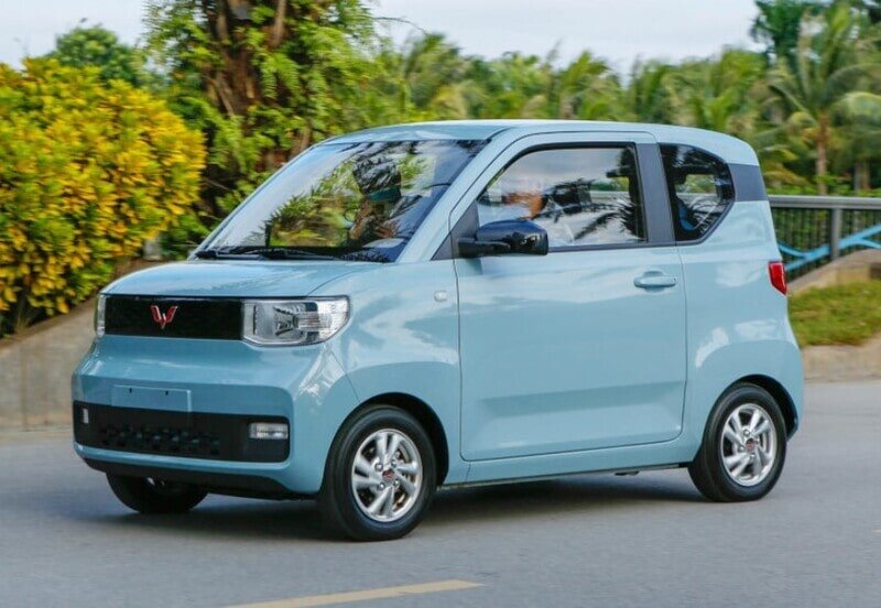 Chủ xe tuổi Mậu Tuất có thể tham khảo các dòng xe Wuling Mini EV màu xanh