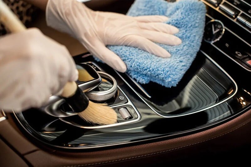 Some tools need to be prepared when cleaning the car's interior at home