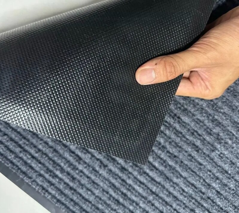 Thảm lót sàn ô tô 3M 4000 với khả năng năng chống trượt tốt và ngăn bụi bẩn hiệu quả