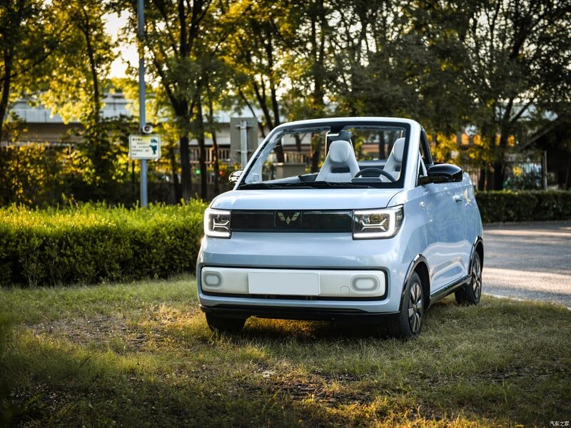 Wuling Mini EV mui trần là phiên bản xe ô tô điện độc đáo cho giới trẻ