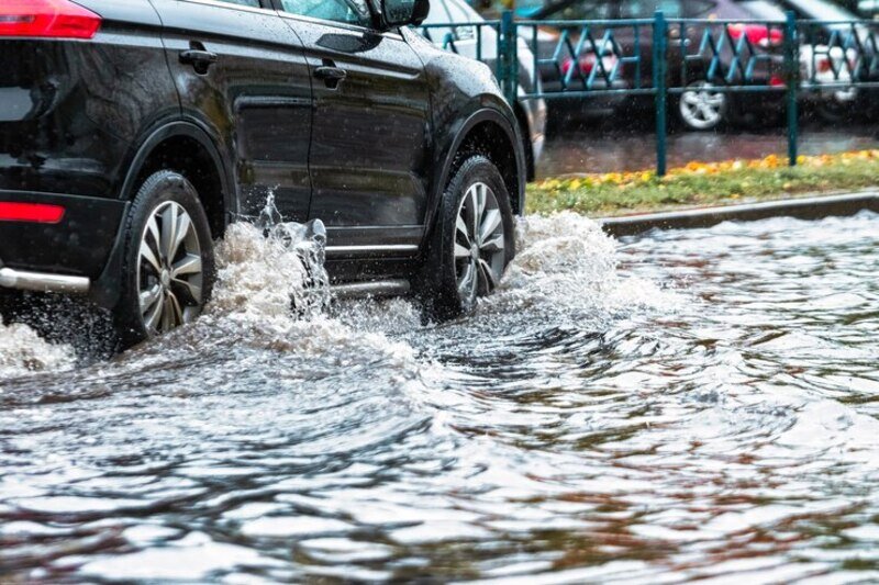 Electric cars overcome deeply flooded roads, demonstrating the ability of the electrical system and battery to withstand water and maintain safety in harsh environments.