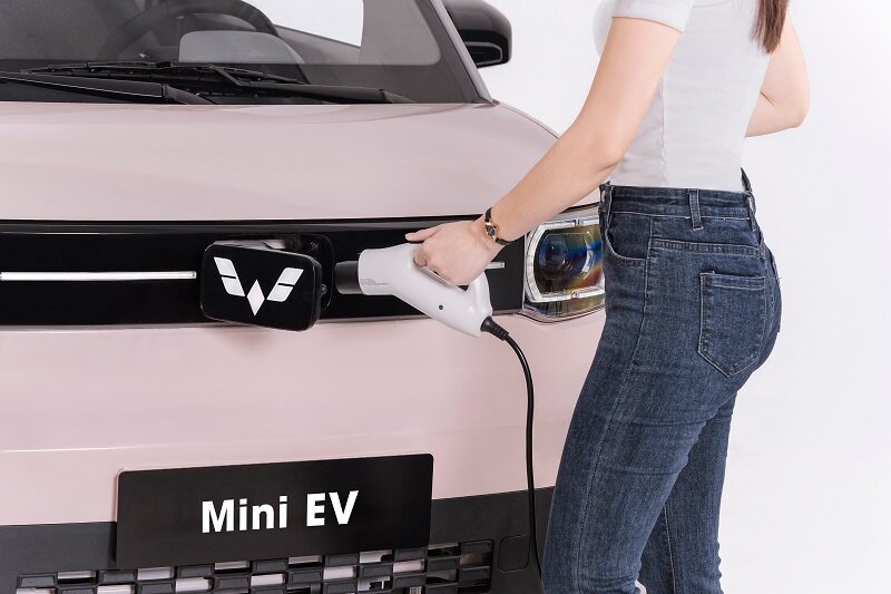 The fast charging feature of 4 seater electric cars is being improved day by day